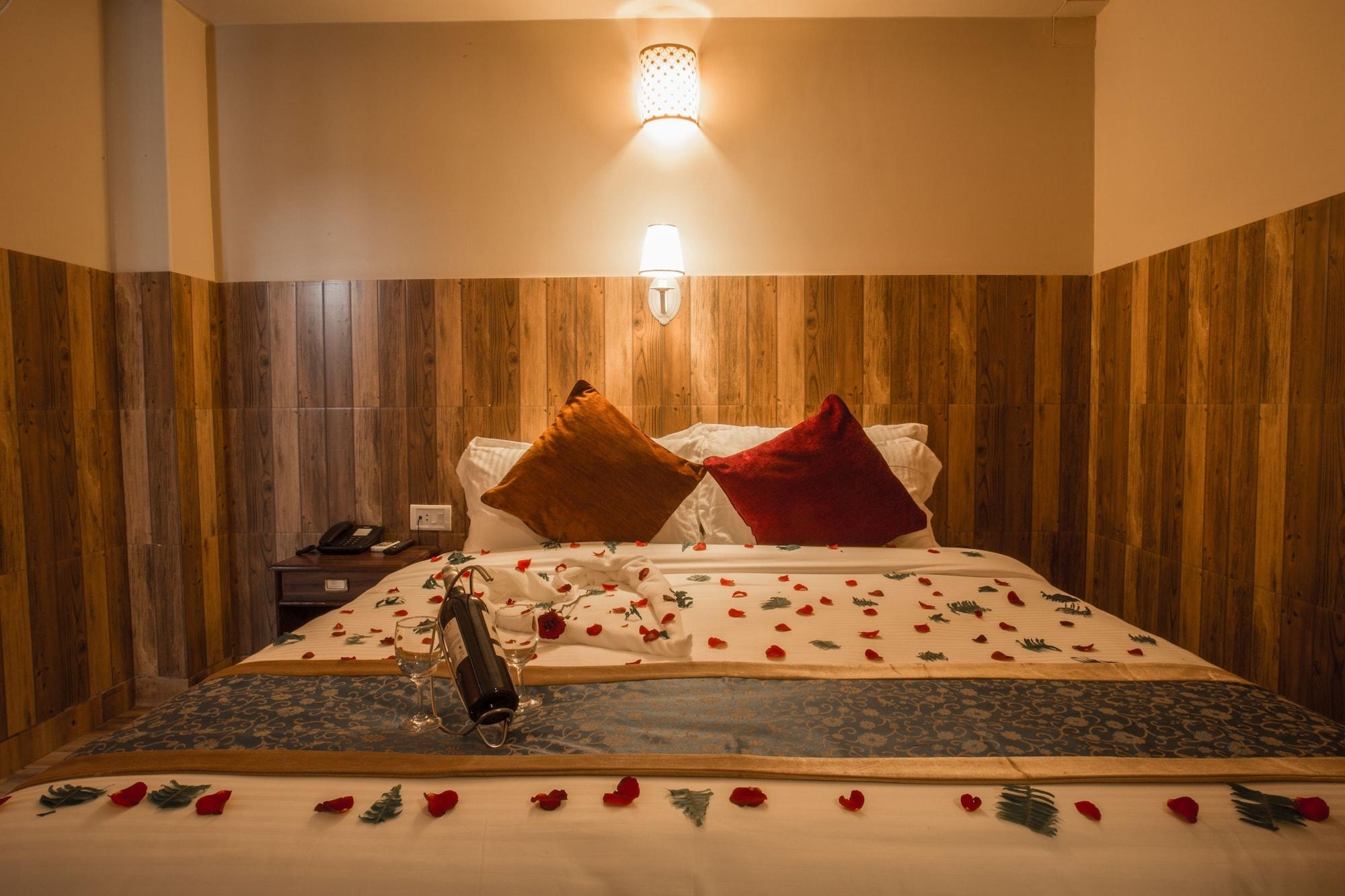 Pokhara Choice Inn Екстер'єр фото