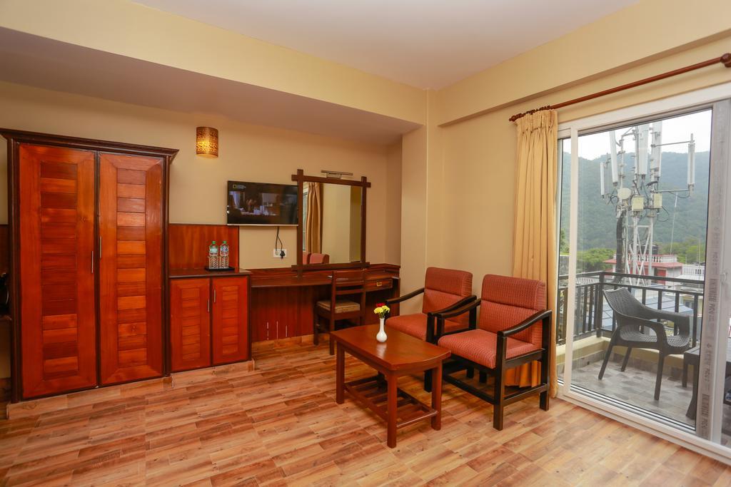 Pokhara Choice Inn Екстер'єр фото