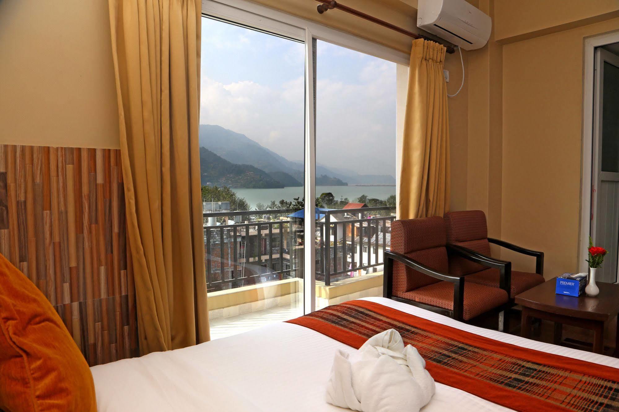 Pokhara Choice Inn Екстер'єр фото