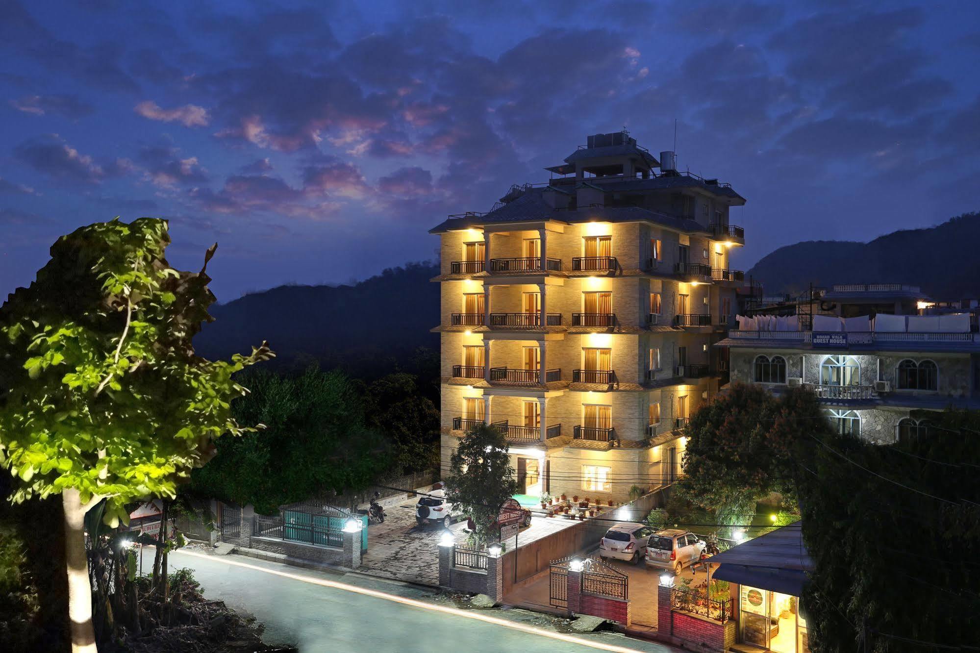 Pokhara Choice Inn Екстер'єр фото